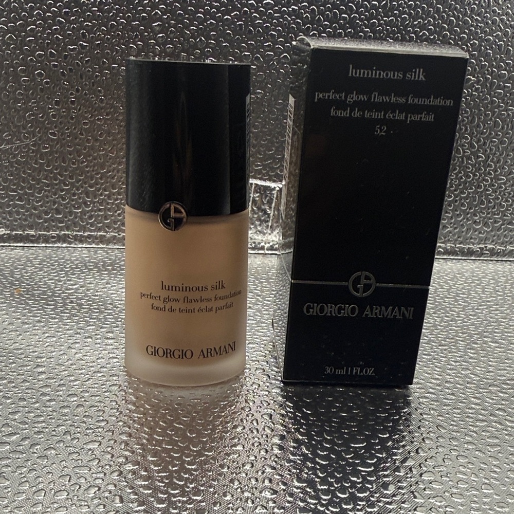 Giorgio Armani Luminous Silk Foundation - Tan#5.2